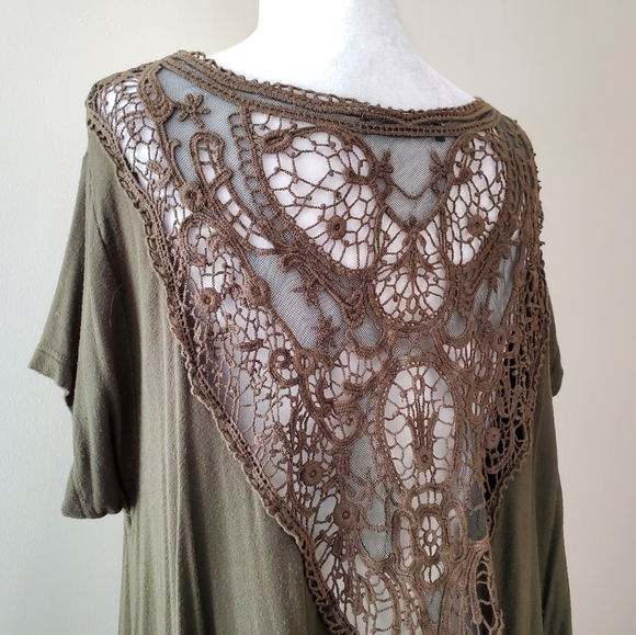 Modcloth Tops - 10/$35 Modcloth flowy crochet tunic top